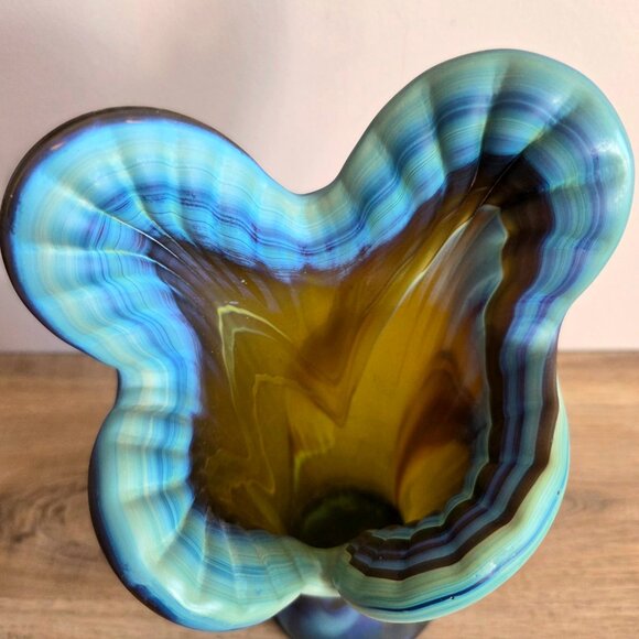 Hand blown Phoenician art glass wavy ages vase. - Picture 3 of 8